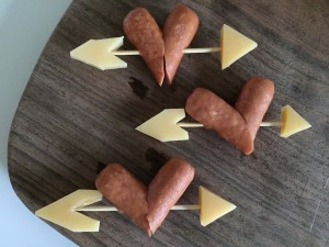valentijnstraktatie-knakworst-kaas