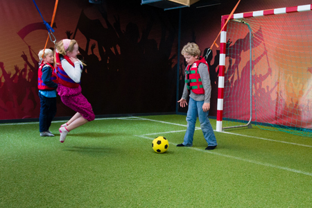 Elastiek voetbal bij Avontuurfabriek